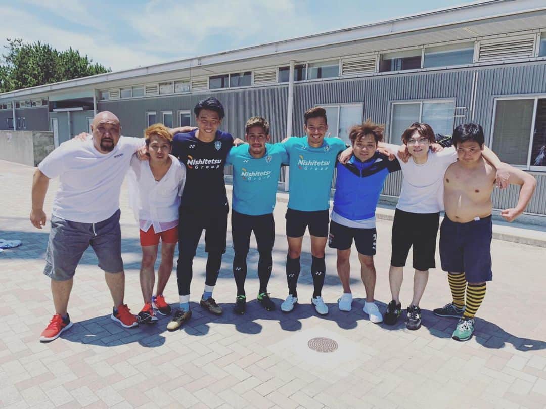 松田力のインスタグラム：「今日は吉本の芸人さんサカイストさんとスクラップスさんと収録でした❗️ めちゃくちゃ楽しかったです😂  8/1(木) RKB「よしもと天神1丁目」 0:55から放送です❗️ 皆さん是非観てねー😚  #avispa #松田力 #サカイスト さん#スクラップス さん#山ノ井拓己 #木戸皓貴 #福岡吉本 #吉本芸人」