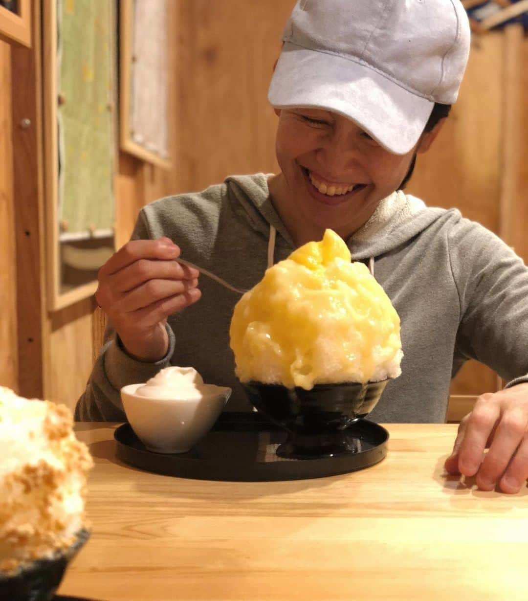 しなしさとこさんのインスタグラム写真 - (しなしさとこInstagram)「. . 日川白鳳の果肉入りかき氷🍧 体の中の悪いものを取り除き 魔除け効果と桃の神聖な力で 清められました🍑✨☺️ . . #しなしさとこ #女子格闘技 #格闘技女子#女子アスリート#腹筋女子 #ジョシカク #アラフォー #40代 #42歳 #筋肉女子 #DEEP90#ジム女子 #美尻 #脱げるカラダ#椛屋 #足立区 #日光天然氷 #天然氷かき氷 #かき氷 #さとこかき氷 #白桃#かきごおりすと#かき氷女子#氷活#桃 #魔除け#日川白鳳 #ちよひめ」6月25日 18時15分 - shinashisatoko