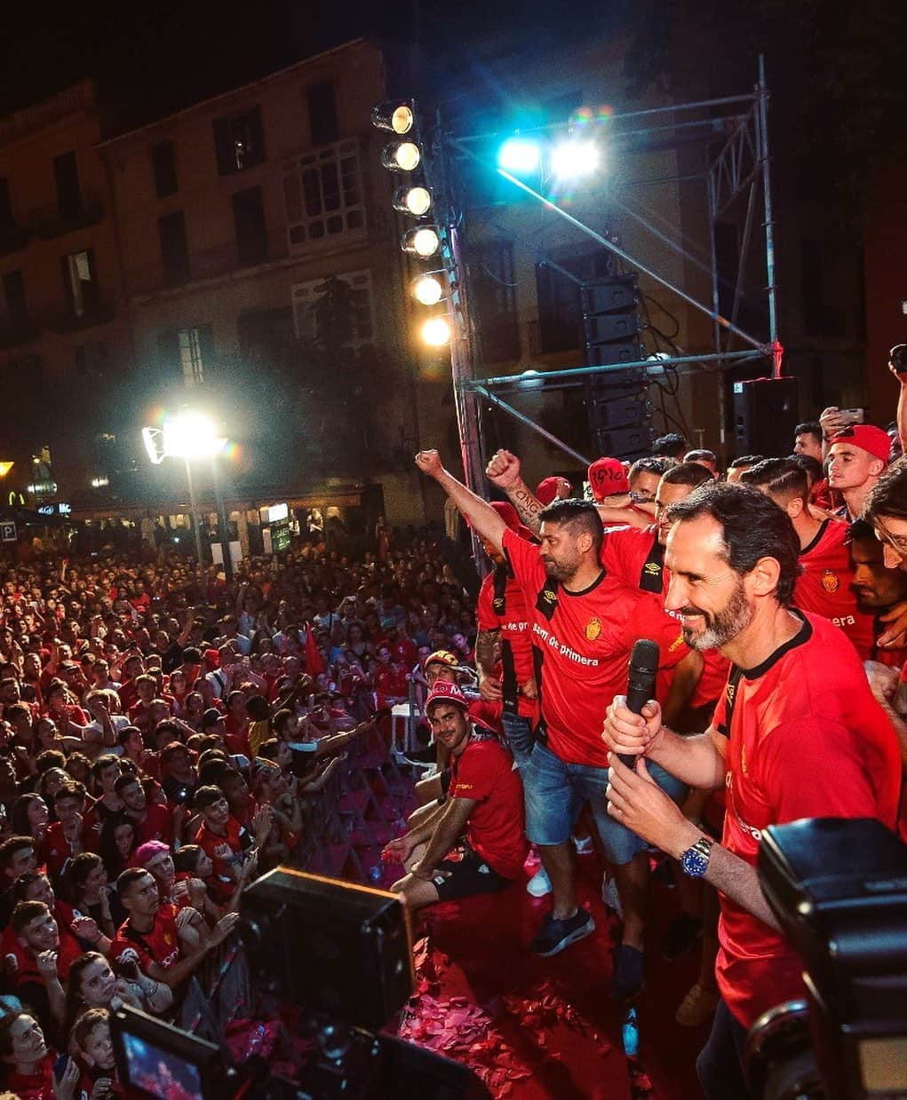 LFPさんのインスタグラム写真 - (LFPInstagram)「🕺🏻 P A R T Y 🌟 N I G H T 🕺🏻 • #LaLiga #LaLigaSantander #Mallorca #Football」6月25日 18時26分 - laliga