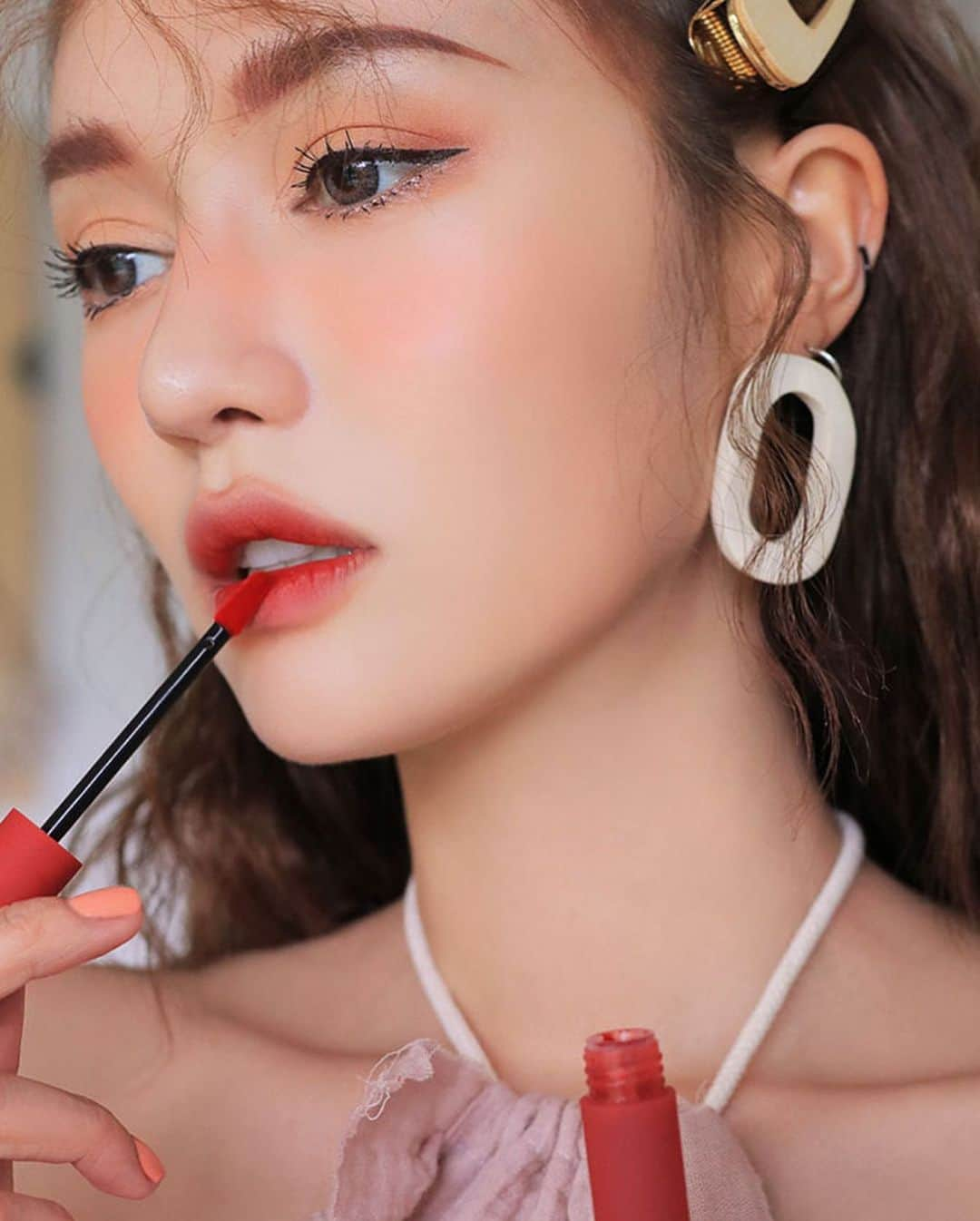 3CE Official Instagramさんのインスタグラム写真 - (3CE Official InstagramInstagram)「3CE SMOOTHING LIP TINT #VINTAGE_BRICK 분위기 충전 완료, 햇빛에 그을린 듯 오묘한 분위기의 브릭 레드❤️ #3ce #3cesmoothingliptint #redlips」6月25日 18時25分 - 3ce_official