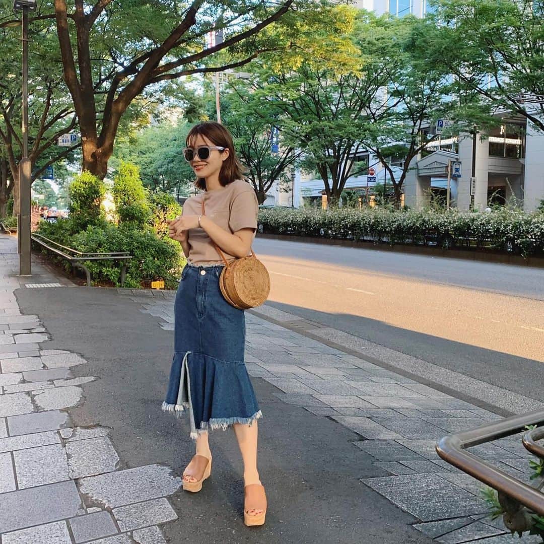 猪鼻ちひろのインスタグラム：「now! 夕日浴びてる😎 きょうは、スカートと合わせて💎 リングも @from_chiro だよ！ #ちひろのお洋服 #分かるアイテムはタグ付けしてます🏷」