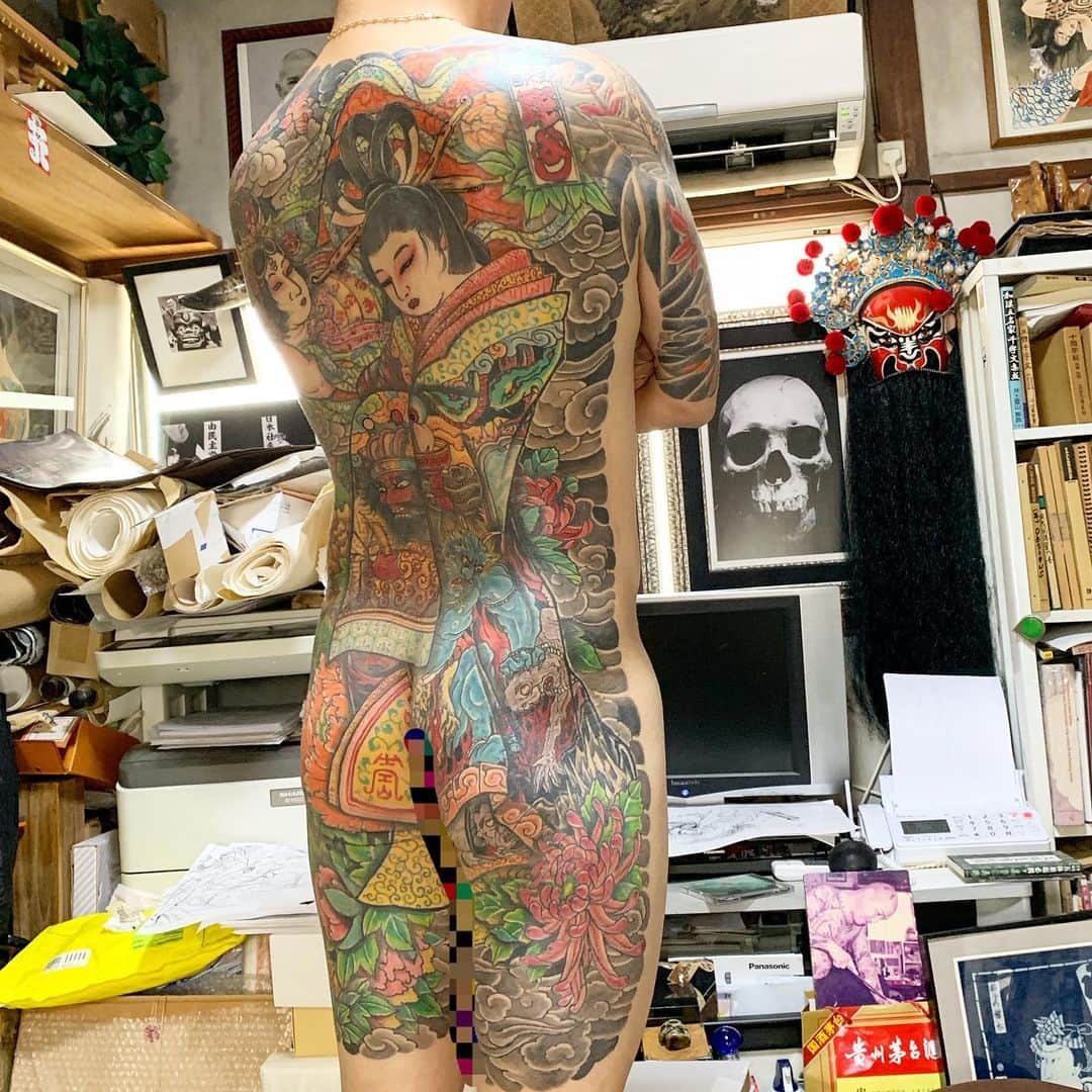 中野義仁さんのインスタグラム写真 - (中野義仁Instagram)「Jigoku dayuu ❣️ finish last week 👌🙏🙇‍♂️ #H2ocean #H2oceanproteam #officialh2ocean #instagram #memory #traditional #japan  #freehand #history  #japanestatoodesign #art #artist #artistmafia #tattoos #tattooing #tattoo #tattoomag #irezumi #inK #inkdmag #tattoomagazine #tattoos_of_instagram  #tattoolifemagazine #tattooenelgy #tattooinstagram #tattoomania #artistmafia #tattoocultur #tattoocomunity #tattooculturmagazine #tattooare  @jessyentattoo @dennis_camsupply @yokohama_tattoo_museum @souryou @kiwamijewelry @horiyoshi3shop @taiwantattooconvention」6月25日 18時54分 - horiyoshi_3