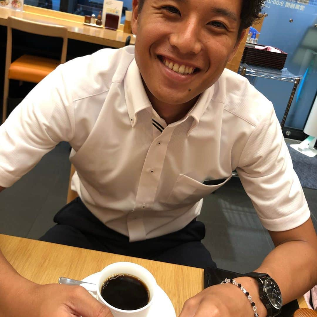 加藤順大さんのインスタグラム写真 - (加藤順大Instagram)「いつかのシゲとのコーヒータイム。 なぜかシゲが俺の時計してる笑 あっ、今からまた会うんだった。笑 #ナカマー #仲間 #京都サンガ #lobor #ロバー #腕時計 #時計 #手元倶楽部  10パーセントオフクーポン 【nob0202】http://lobor.jp」6月25日 18時55分 - nobuhiro1