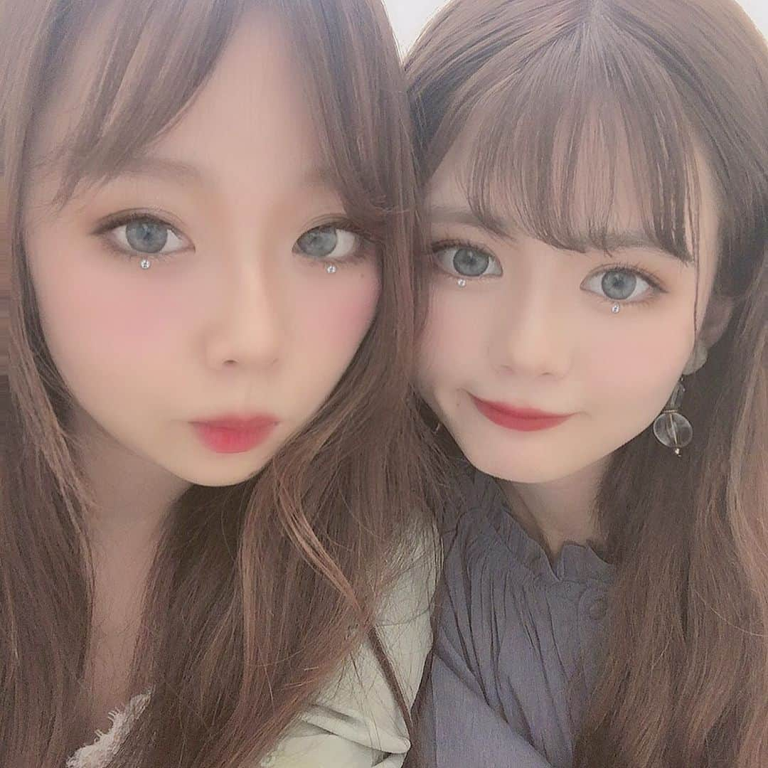 MISAさんのインスタグラム写真 - (MISAInstagram)「ㅤㅤㅤㅤㅤㅤㅤㅤㅤㅤㅤㅤㅤ ㅤㅤㅤㅤㅤㅤㅤㅤㅤㅤㅤㅤㅤ ワンピシリーズ🌸 @mystic_pr のだよ〜🥰 お店入って1番に可愛い！って思って 試着したらもっと可愛くて連れて帰ってきた☺️（笑） ㅤㅤㅤㅤㅤㅤㅤㅤㅤㅤㅤㅤㅤ ワンピにもできるし前開けてガウン風にも 着れるんやけどその着方が可愛すぎたからまたやる🍒 パープル普段選ばんけどくすみカラーが可愛すぎて🥺💓 ㅤㅤㅤㅤㅤㅤㅤㅤㅤㅤㅤㅤㅤ 帽子はESTの中にあるカバンとか 靴とか帽子とか売ってるお店で すぐ被りたかったから袋とかタグとか無くて お店の名前がわからない😭 リボンの先が長くてベージュのカラーも可愛いかったよ👼🏻 ㅤㅤㅤㅤㅤㅤㅤㅤㅤㅤㅤㅤㅤ 靴 ➡︎ @esperanza_official  カバン ➡︎ @niceclaup_official_  ㅤㅤㅤㅤㅤㅤㅤㅤㅤㅤㅤㅤㅤ ㅤㅤㅤㅤㅤㅤㅤㅤㅤㅤㅤㅤㅤ まりさんと1年以上ぶりに会えたけど 相変わらずで楽しすぎた☺️💓（笑） ちゃんと月1で会うの実行しましょーね🧐（笑） ㅤㅤㅤㅤㅤㅤㅤㅤㅤㅤㅤㅤㅤ」6月25日 18時57分 - chatae._