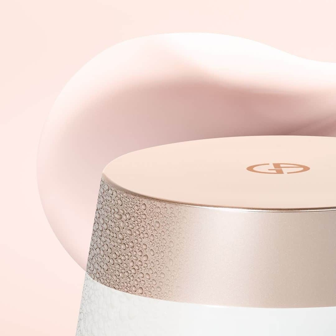 Armani Beautyさんのインスタグラム写真 - (Armani BeautyInstagram)「A makeup primer or a key skincare item, ARMANI PRIMA GLOW ON MOISTURIZING CREAM melts into skin, leaving it feeling smooth, soft and comfortable.  #ArmaniBeauty #ArmaniPrima #skincare」6月25日 18時58分 - armanibeauty