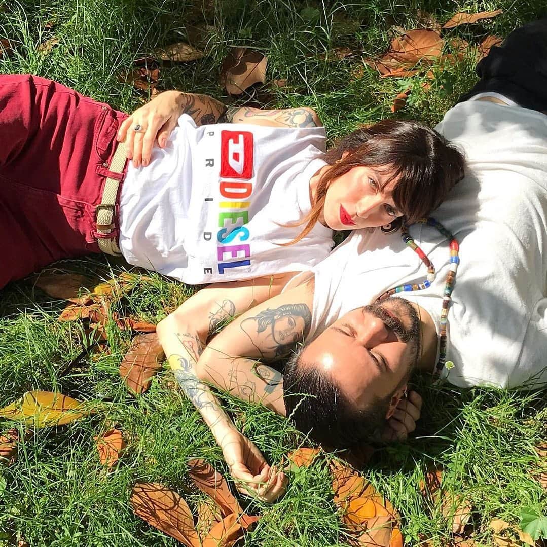 ディーゼルのインスタグラム：「For Successful living, for successful loving #pride #loveislove @lucille_roots」