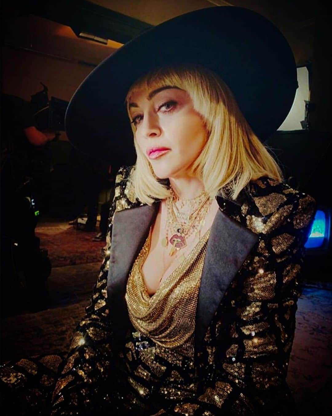 Lynn Banさんのインスタグラム写真 - (Lynn BanInstagram)「MADAME X IN LYNN BAN SMOKING BLUNT NECKLACE 2 of 4 🚬👄💨 @bcompleted style #GODCONTROL directed by @jonasakerlund 🔫🚫 #madamex #madonna #styledbyb #lynnban ✨💎」6月25日 19時13分 - lynn_ban