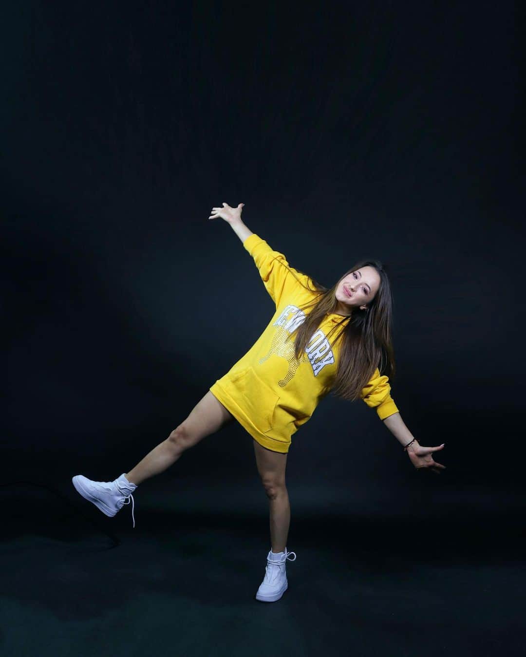 ラリサ・ヨルダケのインスタグラム：「I'll always be a kid!  No matter how serious, tough or complicated I live.  I'm a woman when I need it, but the baby in me will always make you present.  Am I a little strange ?! Not the problem.  I'm fine with that.  And the weird is special in his own way.  If that means I'm special, so I will continue to be!  That's me, sorry ... 🤫 • 📸 by @razvanstom」