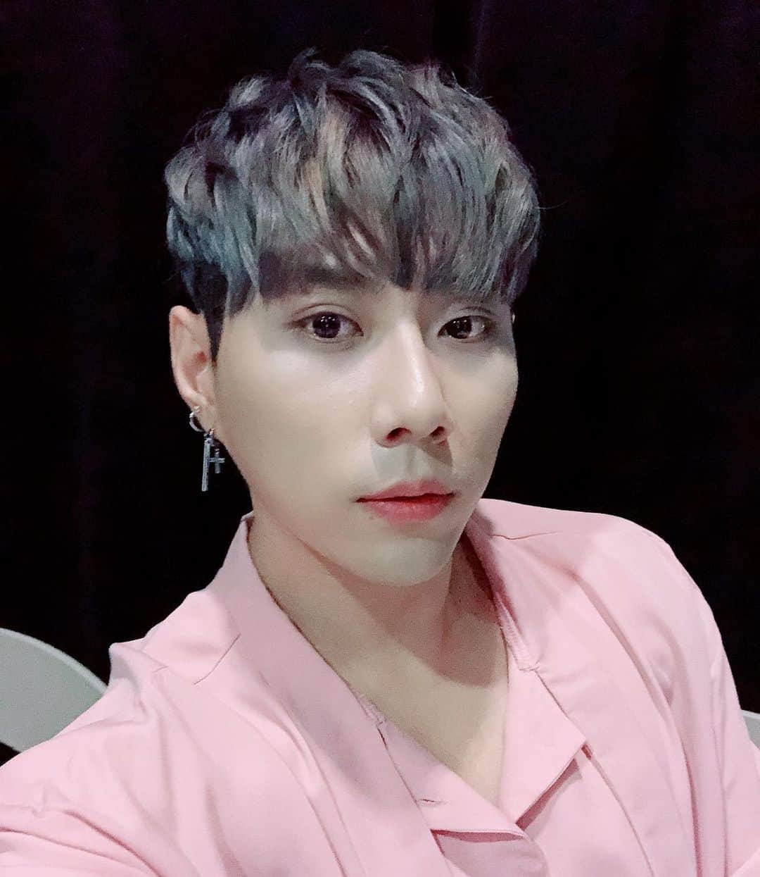 ジョンウク のインスタグラム：「방송 시작!!! 아프리카TV에 들어오셔서 "가수정욱" 을 검색하시고 즐겨찾기와 추천 많이 눌러주시면 감사하겠습니다^^ 잠깐이라도 와서 얼굴이라도 보고가세요ㅋㅋ . . . . . . #서울#인천#홍대#도쿄#연남동#연트럴파크#인하대#데일리#가수정욱#정욱#그사람그대라서#뚫고싶어라#Heyyou#스트리밍#축가#축가문의#DM #촬영#태양#소원#힐링#아프리카티비#운동#아프리카TV」