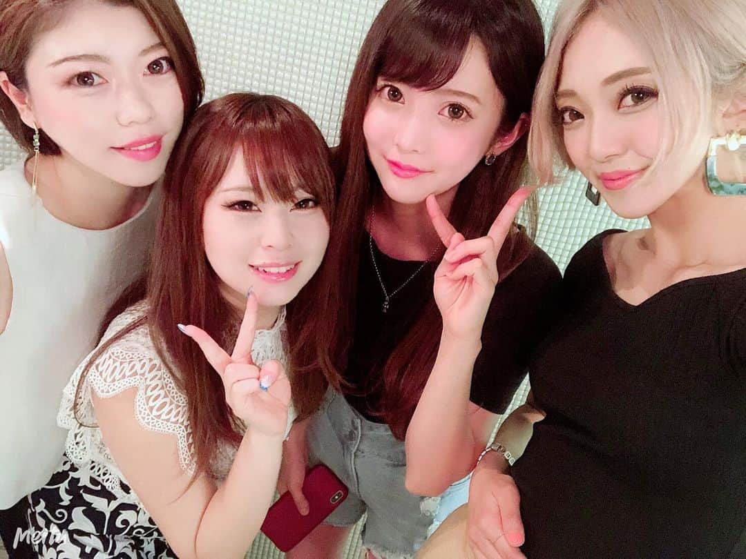 のインスタグラム：「𓇬𓇬𓇬 会えなくなるわけぢゃないけど、 忙しくても逢いたい人には会えるうちに たくさん会っとこ💘 . . 𓇬𓇬𓇬 #自由人 #マイペースの塊 #instalove#tryharddancers#cheval#chevalosaka#osaka#TryHardJapan‬#osaka2nite#トライハードダンサーズ#大阪#中丸千愛」