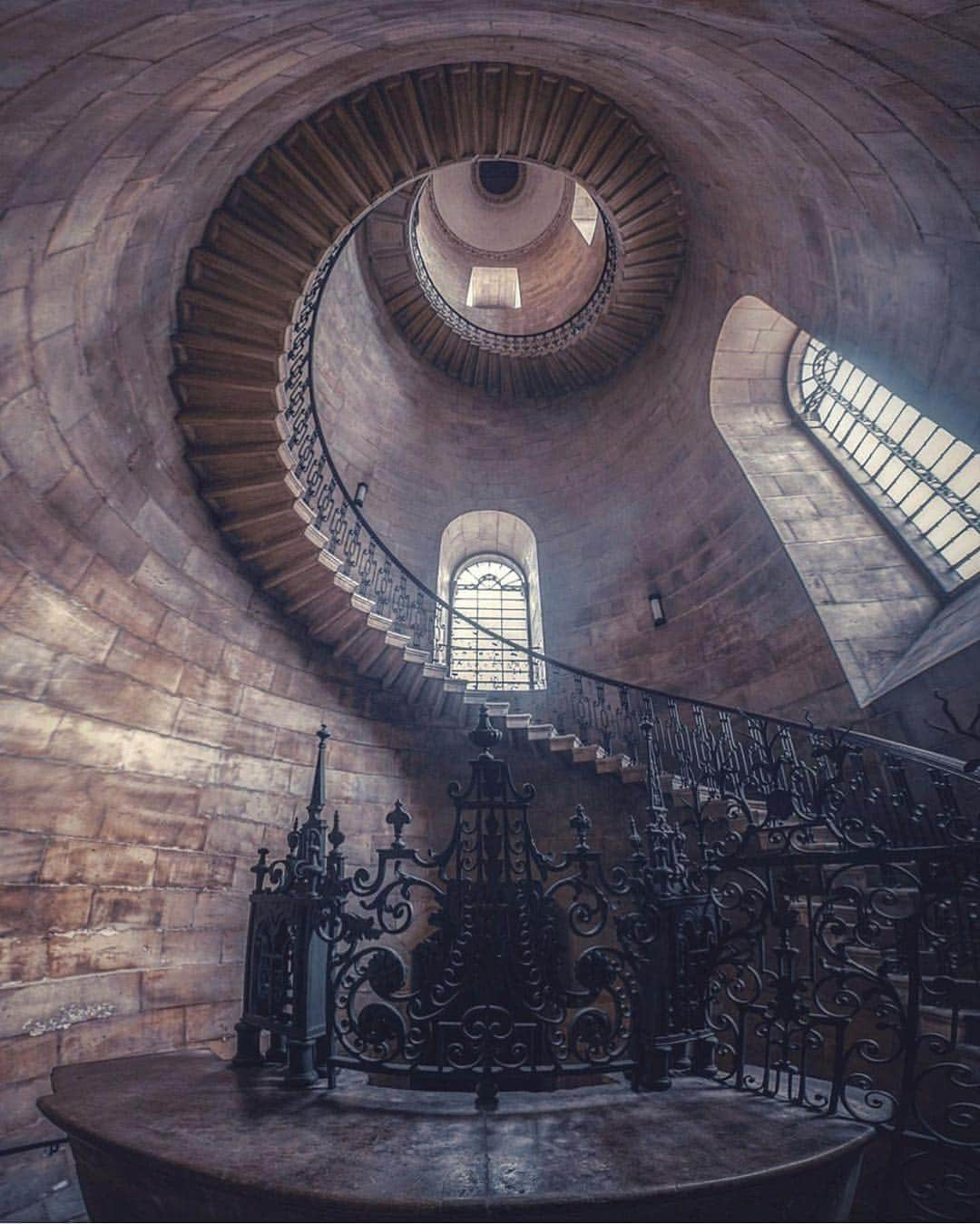 @LONDON | TAG #THISISLONDONさんのインスタグラム写真 - (@LONDON | TAG #THISISLONDONInstagram)「Exceptional shot from @cosplore at #StPauls 😍 This staircase featured in #HarryPotter! How beautiful?! 🙏🏼 // #thisislondon #london」6月25日 19時38分 - london