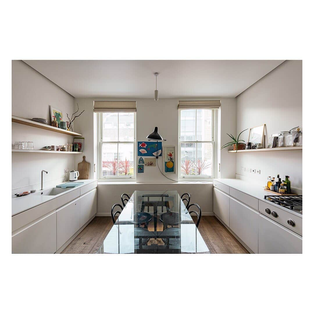 The Modern Houseさんのインスタグラム写真 - (The Modern HouseInstagram)「Making Light Work: an exceptional east London home with commercial space on the lower levels. Link in bio.」6月25日 19時40分 - themodernhouse