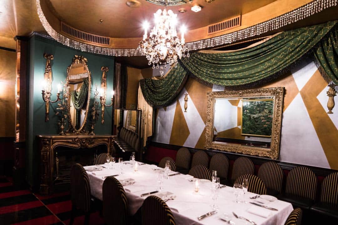 タブローズさんのインスタグラム写真 - (タブローズInstagram)「Tableaux’s signature elegant atmosphere extends even into our private dining area. The perfect setting for groups who prefer a more intimate dining experience. // #tableaux #tableauxdaikanyama #daikanyama #tokyo #japan #newamerican #newamericancuisine #代官山 #タブローズ #タブローズ #ニューアメリカン #ニューアメリカンキュイジーヌ #グルメ #代官山グルメ #代官山レストラン」6月25日 19時43分 - tableaux_gd