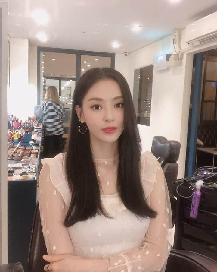 イ・ダヒさんのインスタグラム写真 - (イ・ダヒInstagram)「👄 #검색어를입력하세요www #검블유 #차현」6月25日 19時48分 - dahee0315