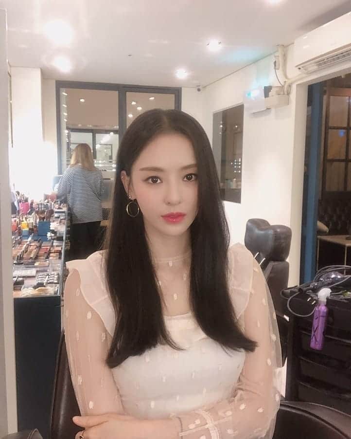 イ・ダヒさんのインスタグラム写真 - (イ・ダヒInstagram)「👄 #검색어를입력하세요www #검블유 #차현」6月25日 19時48分 - dahee0315