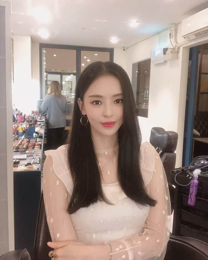 イ・ダヒさんのインスタグラム写真 - (イ・ダヒInstagram)「👄 #검색어를입력하세요www #검블유 #차현」6月25日 19時48分 - dahee0315