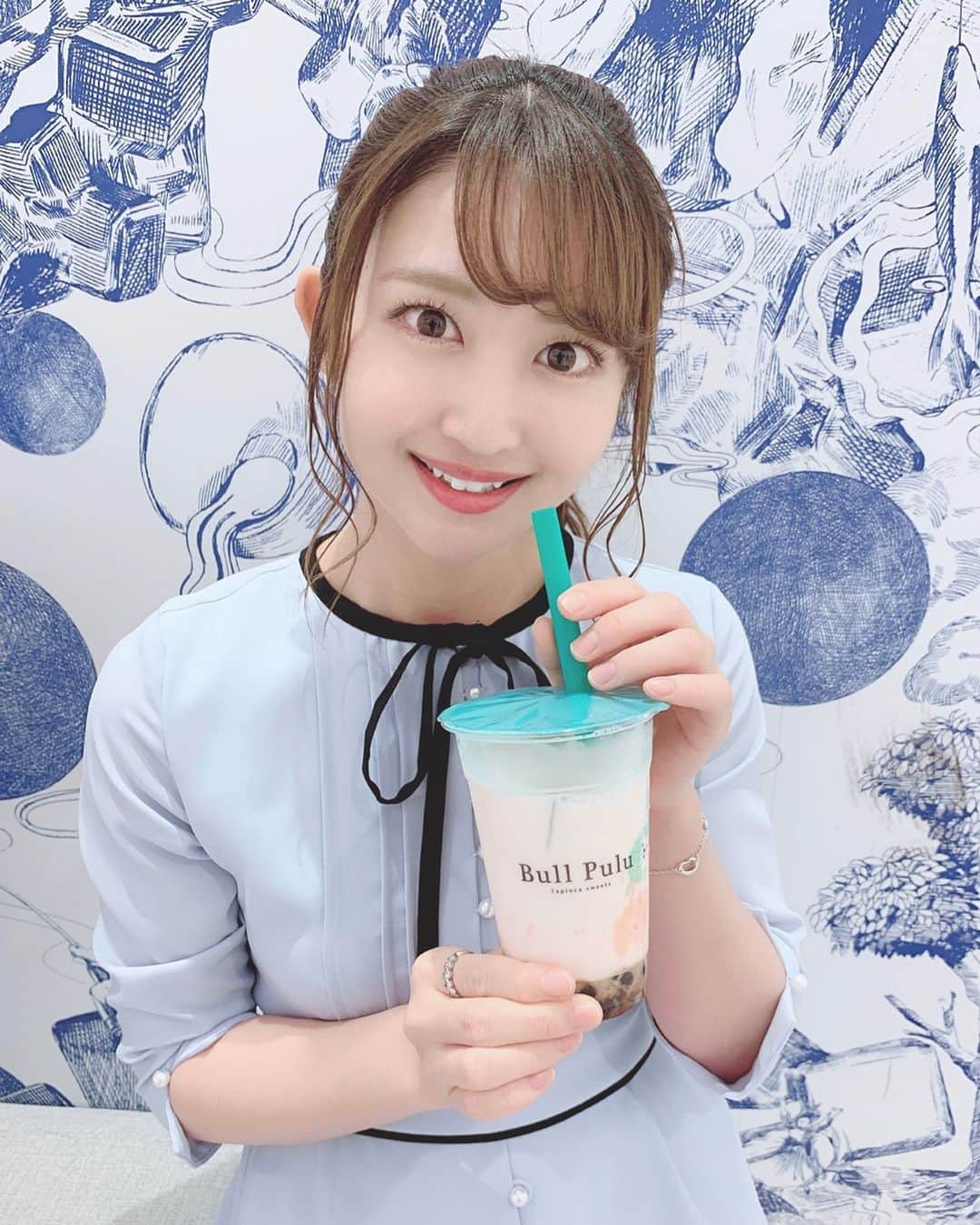 沢井里奈さんのインスタグラム写真 - (沢井里奈Instagram)「♡ . Bull Pulu🐶💚 苺タイガーミルク🍓🍼 . 夜行ったら待ち時間も ほとんどなく飲めて 嬉しかった〜🥤💕💕 . #bullpulu #tapioka #tapiokamilktea #strawberry #strawberrymilk #rirandture #ootd #coordinate #fashion #instafashion #instagood #instagramjapan #japanesegirl #사복 #팔로우 #메이크업 #ブルプル #灯 #タピオカ #苺ミルク #ミルクティー #名古屋カフェ #大名古屋ビルヂング #さわーカフェ巡り #沢井里奈」6月25日 19時54分 - sawairina