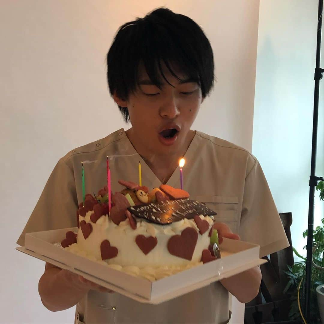 平田雄也さんのインスタグラム写真 - (平田雄也Instagram)「ナースリーさんにまさかの時間差バースデー祝いをしていただいちゃいました☺️ いわゆる『映え』を感じる素敵なケーキでした🎂 ありがとうございます！😭 #平田雄也 #ナースリー #誕生日 #ケーキ #ありがとうございます」6月25日 19時58分 - yuyastagram620