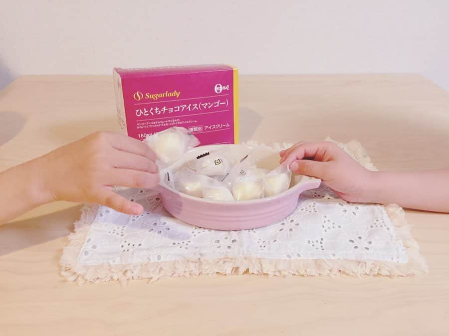 高橋まりなさんのインスタグラム写真 - (高橋まりなInstagram)「. 昨夜のごはん🍚 . 🐖#シュガーポーク の塩麹漬け  #ももスライス #塩麹プラス . 🐷豚汁(#シュガーポーク #バラスライスしょうが焼き用 人参 玉ねぎ 油揚げ こんにゃく しめじ) 🍚雑穀米 🌽トウモロコシ&枝豆 . 1時間ほど塩麹に漬けただけなのに、しっとり柔らかく、ご飯が進む味♡ 子ども達もドレッシングなしで、キャベツと一緒にパクパク食べました‼︎ 大人は大葉とミョウガを乗せて✧ . . デザートは… 🍨#ひとくちチョコアイス (マンゴー) これ本当に美味しくて、いろんな味をリピートしてます♡ . . . @sugarlady_official #シュガーレディ#sugarlady#PR#安心安全#冷凍食品#時短料理#時短cooking」6月25日 20時10分 - marina._.takahashi