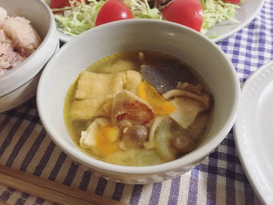 高橋まりなさんのインスタグラム写真 - (高橋まりなInstagram)「. 昨夜のごはん🍚 . 🐖#シュガーポーク の塩麹漬け  #ももスライス #塩麹プラス . 🐷豚汁(#シュガーポーク #バラスライスしょうが焼き用 人参 玉ねぎ 油揚げ こんにゃく しめじ) 🍚雑穀米 🌽トウモロコシ&枝豆 . 1時間ほど塩麹に漬けただけなのに、しっとり柔らかく、ご飯が進む味♡ 子ども達もドレッシングなしで、キャベツと一緒にパクパク食べました‼︎ 大人は大葉とミョウガを乗せて✧ . . デザートは… 🍨#ひとくちチョコアイス (マンゴー) これ本当に美味しくて、いろんな味をリピートしてます♡ . . . @sugarlady_official #シュガーレディ#sugarlady#PR#安心安全#冷凍食品#時短料理#時短cooking」6月25日 20時10分 - marina._.takahashi