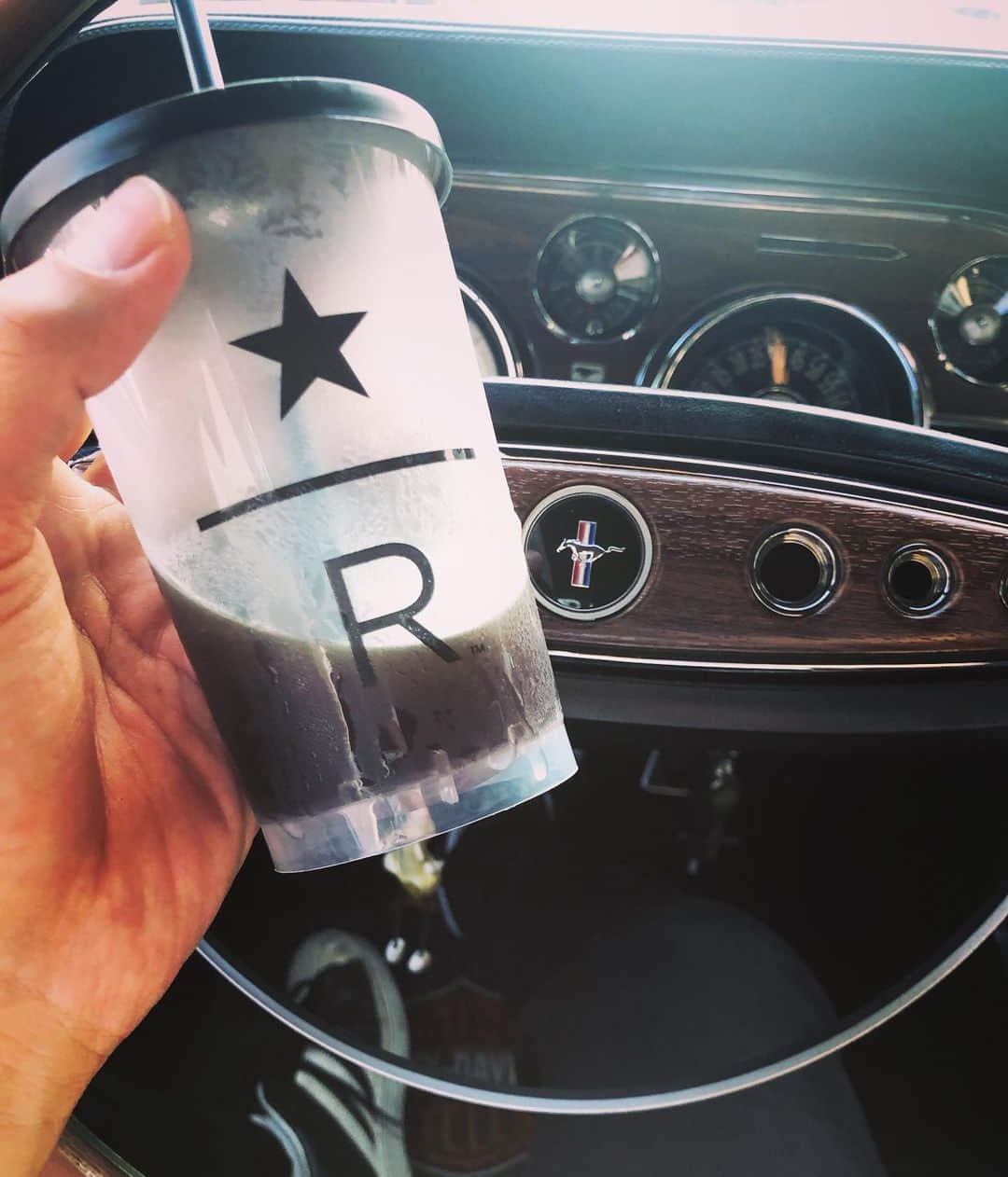 祖父江大輔のインスタグラム：「#starbucksreserve #starbuckscoffee  山井さんありがとうございます🎁」