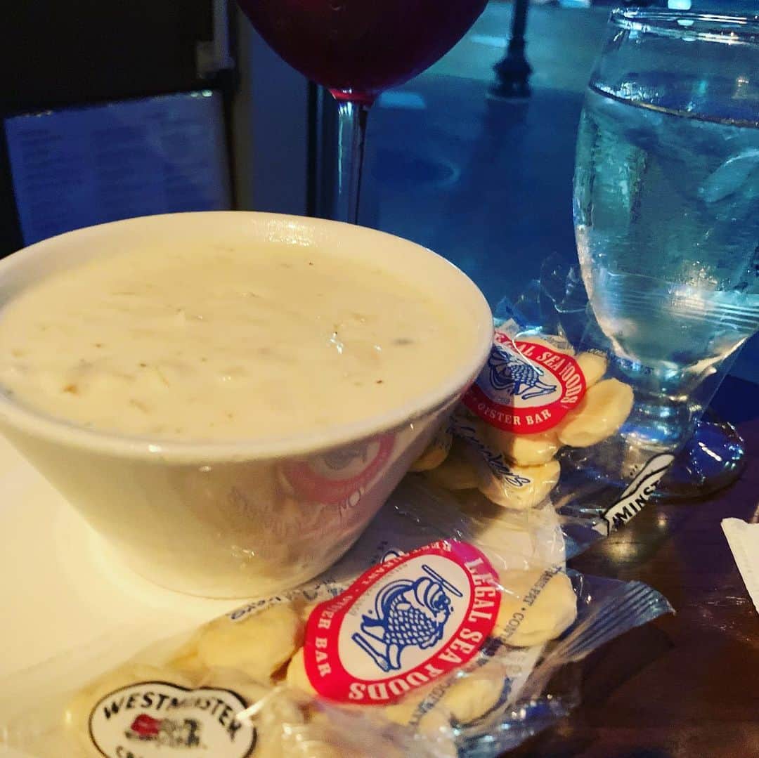 菊池沙都さんのインスタグラム写真 - (菊池沙都Instagram)「本当に大好物だらけ🤤🤤🤤❤️ ボストンでオススメのレストラン！ Leagal seafood 🦞🦐🍷💕 #legalseafood#bostonfoodie #Boston#seafood#シーフード #lobster#ロブスター#🦞 #clamchowder#クラムチャウダー ☝︎全部大好物すぎて🥺💕 #oyster#牡蠣 #sangría#サングリア #travel#trip#memories  #ボストン旅行#ボストン留学 #旅行#アメリカ旅行 #ごちそうさまでした」6月25日 20時13分 - satochin30
