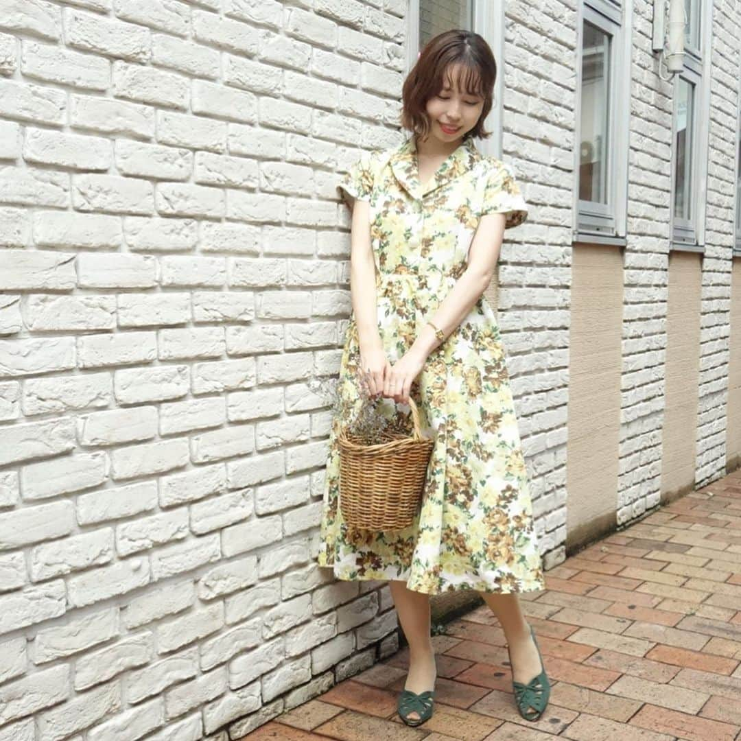 F i.n.t_officialさんのインスタグラム写真 - (F i.n.t_officialInstagram)「. .﻿﻿﻿ ﻿ ﻿ \ ♡ F i.nt で #3つ子コーデ ☘ /﻿ ﻿ ﻿ 本日より3日間オススメの3つ子コーデをご紹介♩﻿ ﻿ １日目は、パッと明るい定番夏カラーの﻿ #イエロー でつくる3つ子コーデ🌻﻿ ﻿ 他にないアンティークローズ柄のワンピースや﻿ 涼しげな接触冷感素材のスカートは﻿ シーズンムードを盛り上げてくれること間違いなし！﻿ #トレンドガール になって﻿ 今年のサマーライフを楽しんで…❤︎﻿ ﻿ ﻿ ﻿ 💐coming soon ﻿ 左スタイリング﻿ ❄︎アンティークローズショールカラーワンピース/an another angelus Limited﻿﻿ ﻿ ﻿ 💐recommend item﻿ ❄︎中央スタイリング﻿ グログランリボンギャザースカート/F&A﻿ ドライフラワー釦透かし編みカーディガン/F&A﻿ ﻿ ❄︎右スタイリング﻿ バックリボンフレアージャンスカ/F i.n.t ﻿ スクエアネックループピコ使いワンピース/F&A﻿ ﻿ ﻿ ﻿ . ;;;:*:;;;:**:;;;:*:;;;:**:;;;:*:;;;:**:;;;:*﻿﻿﻿﻿﻿﻿ ﻿﻿﻿﻿﻿﻿ \  𝕗𝕠𝕝𝕝𝕠𝕨 𝕞𝕖…♡ /﻿﻿﻿﻿﻿﻿ ﻿﻿﻿﻿﻿﻿ 🌹	姉妹ブランド⬇︎﻿﻿﻿﻿﻿﻿ an another angelus ﻿﻿﻿﻿﻿﻿ (@an_another_angelus_official )﻿﻿﻿﻿﻿ ﻿﻿﻿﻿﻿﻿ 🌹	公式スタッフインスタグラム⬇︎﻿﻿﻿﻿﻿﻿ (@fint_angelus_staff )﻿﻿﻿﻿﻿ ﻿﻿﻿﻿﻿﻿ 🌹 香港店❤︎請多多關注&標注哦﻿﻿﻿⬇︎﻿﻿﻿﻿﻿﻿ (@fint_hk ﻿)﻿﻿﻿﻿﻿ ﻿﻿﻿﻿﻿﻿ ;;;:*:;;;:**:;;;:*:;;;:**:;;;:*:;;;:**:;;;:*﻿﻿﻿﻿﻿﻿ ﻿﻿﻿﻿﻿﻿ ﻿﻿﻿﻿﻿﻿ ﻿﻿﻿﻿﻿﻿ ﻿﻿﻿﻿﻿﻿﻿ ﻿﻿﻿﻿﻿﻿﻿﻿ #fint #ananotherangelus #フィント #アンジェラス  #fashion #retro #cordinate #code #tgm #ブラウス #夏コーデ #新作﻿﻿﻿ #ローズ #イエロー #黄色 #黄色コーデ ﻿ ﻿﻿﻿」6月25日 20時14分 - fi.n.t_official