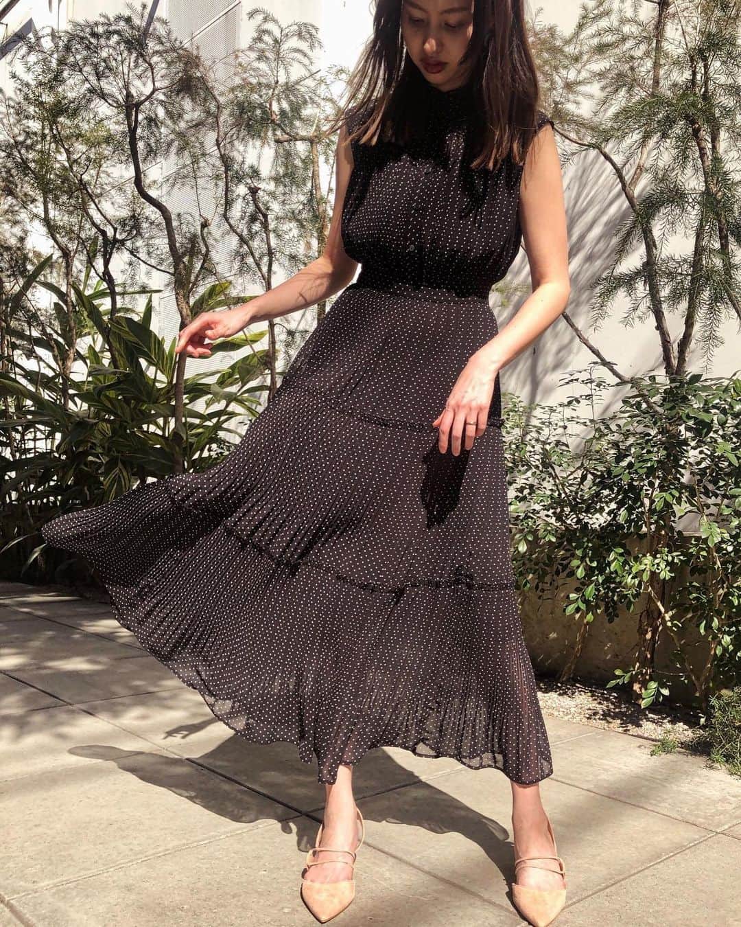 Usagi Onlineさんのインスタグラム写真 Usagi Onlineinstagram Fray I Dで人気のプリーツティアード ワンピース 一枚ではもちろん パンツをレイヤードすれば モードな着こなしも楽しめます Frayid Usagionline Dress Onepiece Dot ウサギオンライン