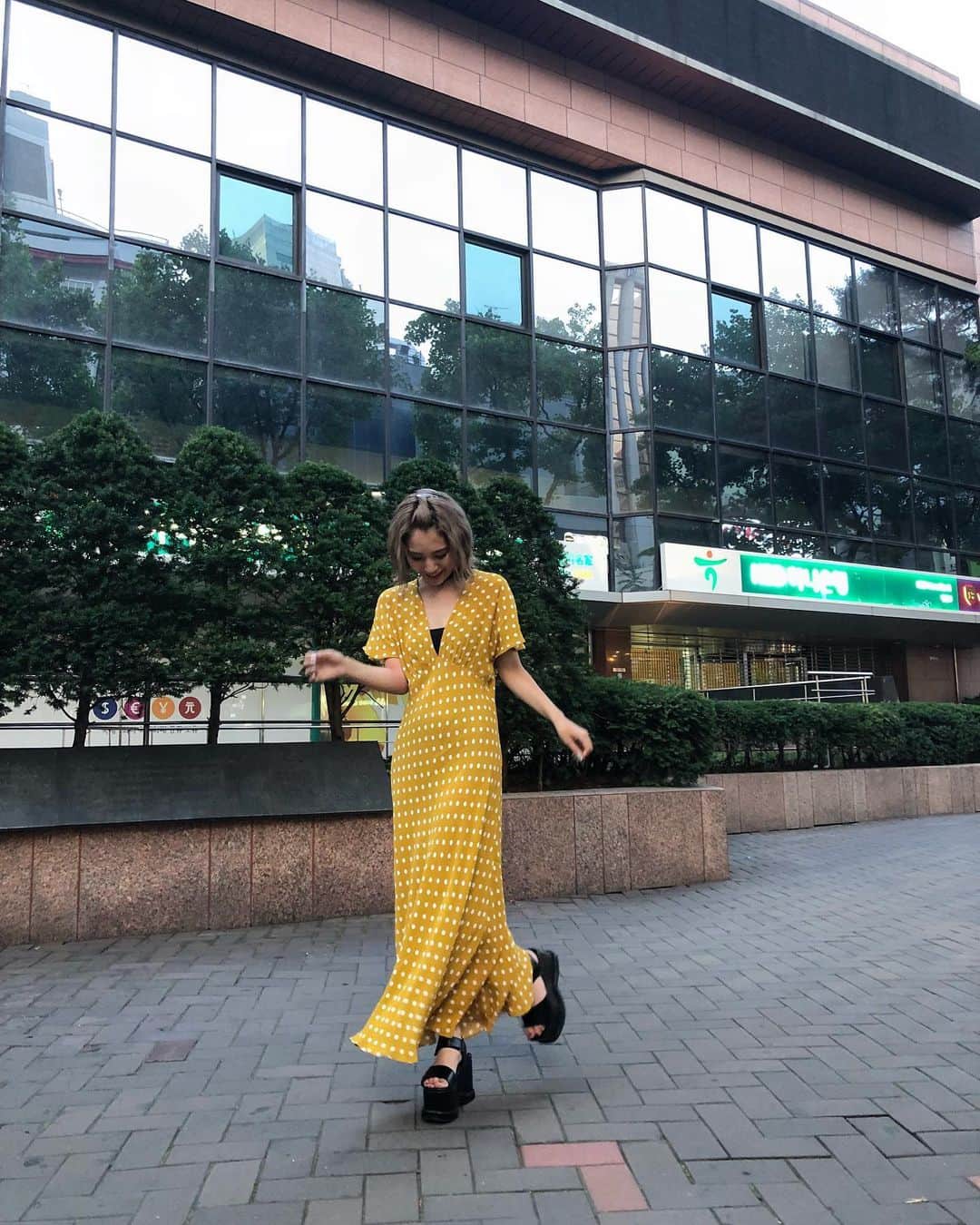浪花ほのかのインスタグラム：「、 、 、  本日のコーデは  #zara のワンピースです  #ファッション」