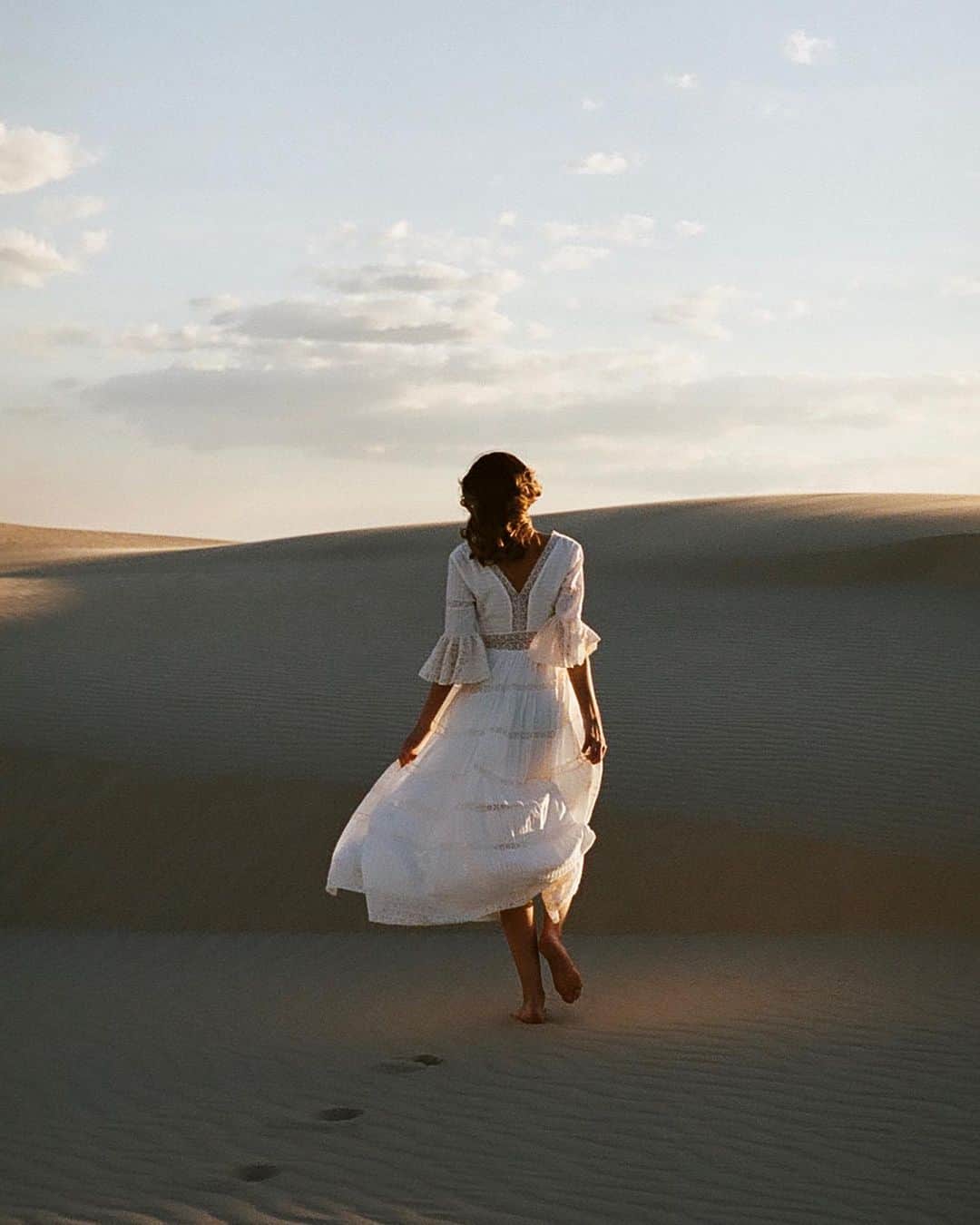 ジェシカ・スタインのインスタグラム：「Sometimes I think back to the days where I used to find myself in places I could never have imaged, after boarding a one way flight to the other side of the world. I travelled solo and I made friends of strangers. I wandered cities, alleyways, markets and maps. I fell in to a habit of collecting pieces; thrift, vintage or special pieces by local labels that became my souvenirs, my momentos. They travelled with me through the next country or continent, either making memories when worn or stuffed inside my single suitcase. A few years ago my favourite label @spell asked if I wanted to design a few special pieces together, inspired by those pieces I had collected travelling and my favourite’s from their bohemian collections. To say this is a dream realised is an understatement. On Thursday @spell are releasing our collaboration, a limited edition collection of four pieces. I don’t know if I will ever travel like that again but I’m giddy and grateful that these pieces could accompany moments of someone else’s journey. A girl can dream... #tuulaxspell」