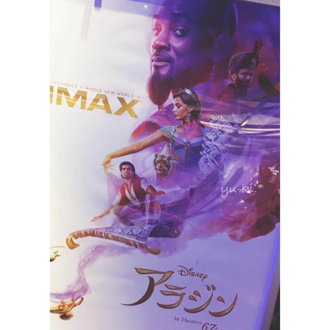 二見夕貴さんのインスタグラム写真 - (二見夕貴Instagram)「. 昨日は実写版アラジン IMAXの レイトショー観てきたっ♡♡ . めめめめちゃくちゃ最高だった😍💕 . ▷アラジン ダンスうますぎて めっちゃかっこよかった！すき！ もちろんアクションも歌も！ 芝居もめっちゃアラジンだった. * 特にアリ王子のところ😂 . ▷ジャスミン とにかく美しくて🤤💕 実写こそラジャーとの絡みだいすき！ 歌のシーン最高だった！！！ あれは！ほんとに！すてき！♡ ( 観たひとならわかるよねっ. * ) . ▷ジーニー Will Smithって聞いて意外と思ってたけど、 めっちゃジーニーだった！♡ 最後のシーンの表情が最高すぎた…😳 素晴らしかった！ . ▷魔法の絨毯 まんま実写だった！ かわいすぎたーーー！♡♡きゅん . . パフォーマンスも映像美も素晴らしくて エンターテイメント性高すぎ🤤💕 めちゃくちゃ楽しめる作品だった！ もはや字幕が邪魔になってた😂( 吹替は嫌 ) . 細部で遊んでるところ もっとじっくり観たかったから また観たいしBlu-ray欲しい🙌🏻🙌🏻 . . 前作「美女と野獣」だいすきで最高だったけど アラジンが更に上回ったかもしれん…！♡♡ #aladdin2019 #watchingfilm #interestingfilm #awesomefilm #dancer #actress #実写版アラジン #アラジン #映画鑑賞 #IMAX2D #おもしろい映画 #最高の映画 #ダンサー #ミュージカル映画 #ダンス映画 #ダンサー #女優 #劇場で観るべき #レイトショー #一人映画 なので #ラフスタイル #語りつくせない #映画レポ」6月25日 20時36分 - yyyuki___