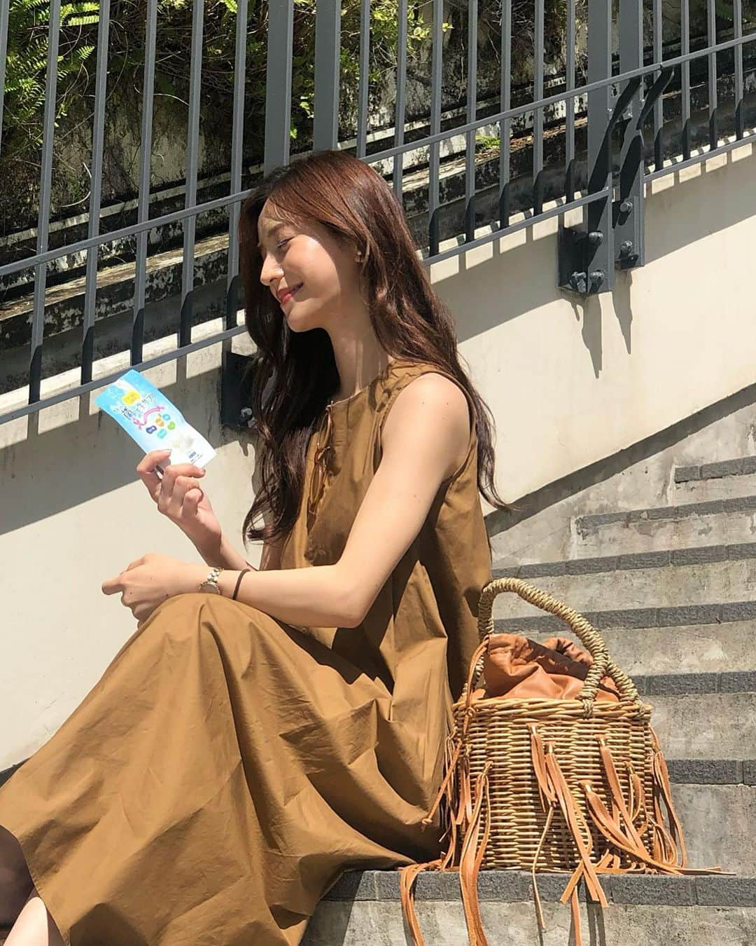 丸山悠美さんのインスタグラム写真 - (丸山悠美Instagram)「仲良しの方はご存知かと思いますが、お腹が弱い代表！なくらいお腹が弱い私。﻿ つらい。涙﻿ ﻿ 最近お腹弱い仲間（笑）の友達が﻿ 腸内環境を良くしたら﻿ お肌がツルツルになって﻿ ご飯もモリモリ食べられるようになっていて﻿ そして体もスッキリしてる...！﻿ ﻿ いいなー！！😳❤️﻿ と、私も腸活習慣。﻿ ﻿ 美容と健康のために﻿ 生きた菌を摂れるサプリを毎日1粒。﻿ お医者さんが本気で監修して作っていて﻿ やせ菌がどんどん増えるそう！効果が楽しみ✨﻿ 家族みんなで飲んでいます♡﻿ ﻿ ﻿ #極み菌活生サプリ #腸内環境改善 #サプリ #サプリメント #菌活 #美容 #美肌 #ダイエット #アンチエイジング #beauty #ママ  #お腹痩せ #healthy」6月25日 20時37分 - maruyumi