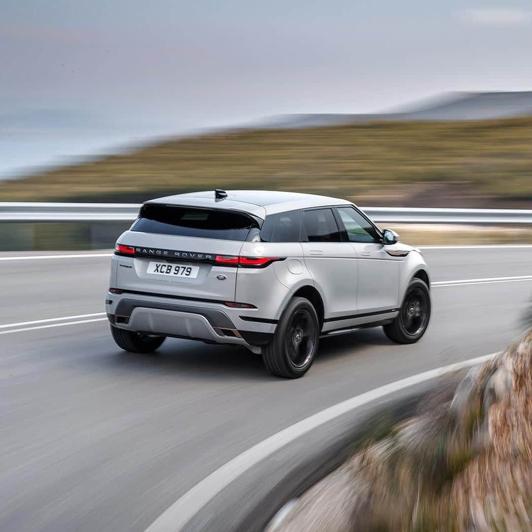 Land Roverさんのインスタグラム写真 - (Land RoverInstagram)「Precision in every detail and refinement in every drive. Search “new Range Rover Evoque test drive” to experience the original luxury compact SUV evolved.  #RangeRover #Evoque #LiveForTheCity #CompactSUV #Design #Carsofinstagram #4x4 #Luxury #Instadesign #Elegance」6月25日 20時30分 - landrover