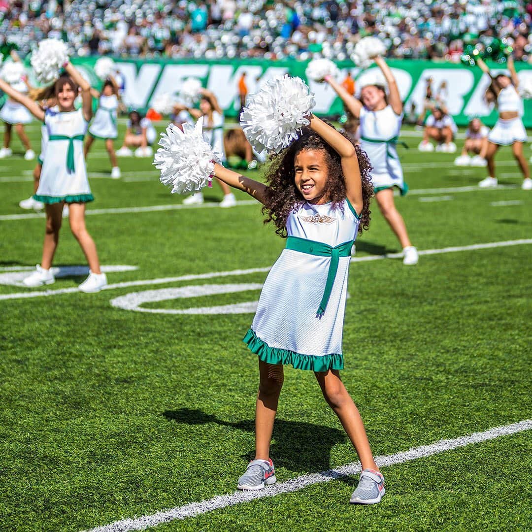 Jets Flight Crewのインスタグラム：「Less than a week left to register your child for Junior Flight Crew! #LinkInBio」