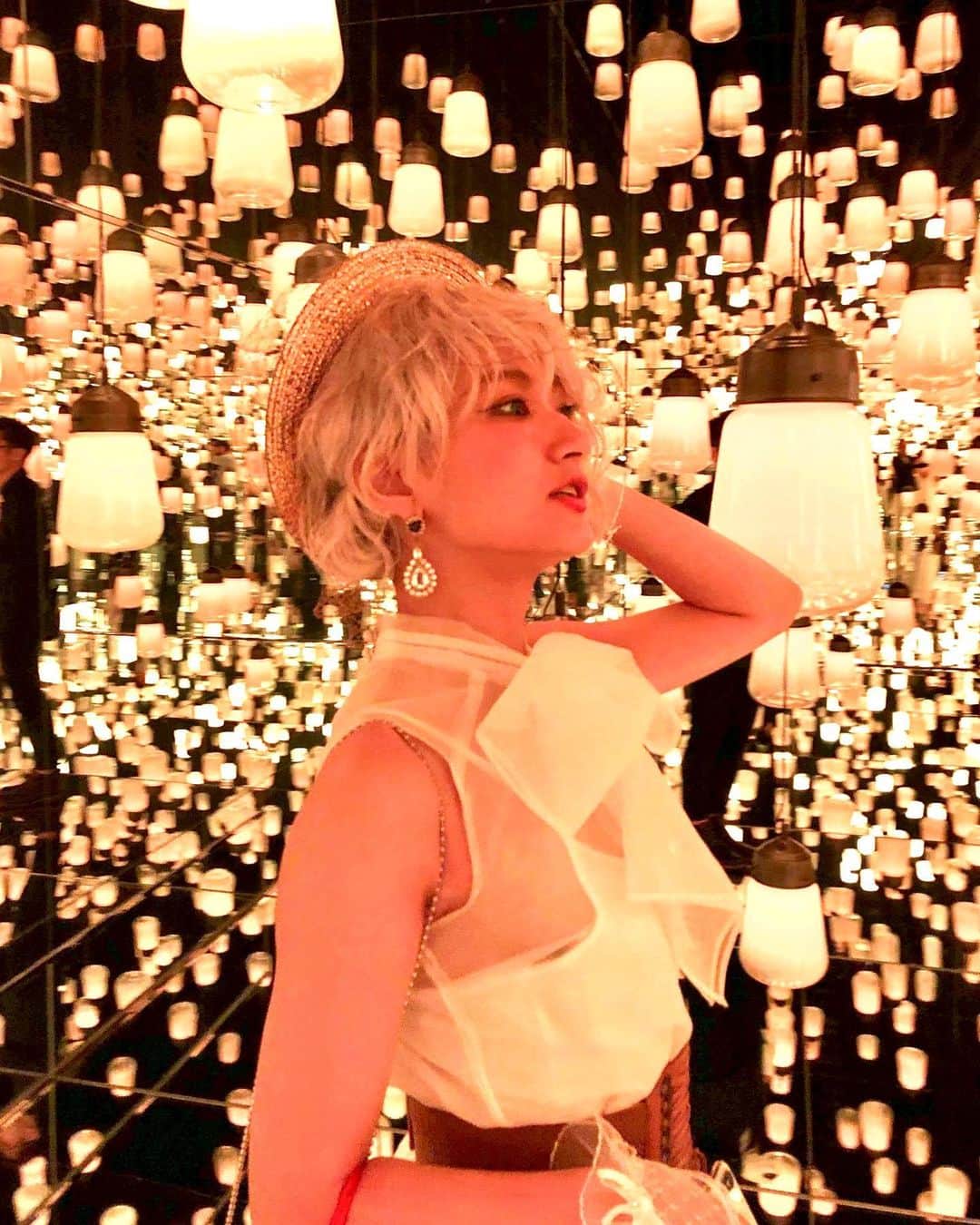中川友里さんのインスタグラム写真 - (中川友里Instagram)「illusion🌟✨🌟✨ @moetchandon @teamlab_borderless  #teamlab ・ ・ @bouncy.news 用にレポート動画撮ったけどうまく編集できるかなー🥺🥺❤️ @maccosmeticsjapan さんのイベントレポ最新トレンドmakeupとクリームベースの応用編を上手く伝えたい🥺❤️ あと明日109 @shibuya109official の某イベントで3時間DJでっすん🥰なにかけよう〜なに着よう〜〜🥰🥰🌹」6月25日 20時35分 - darayunya