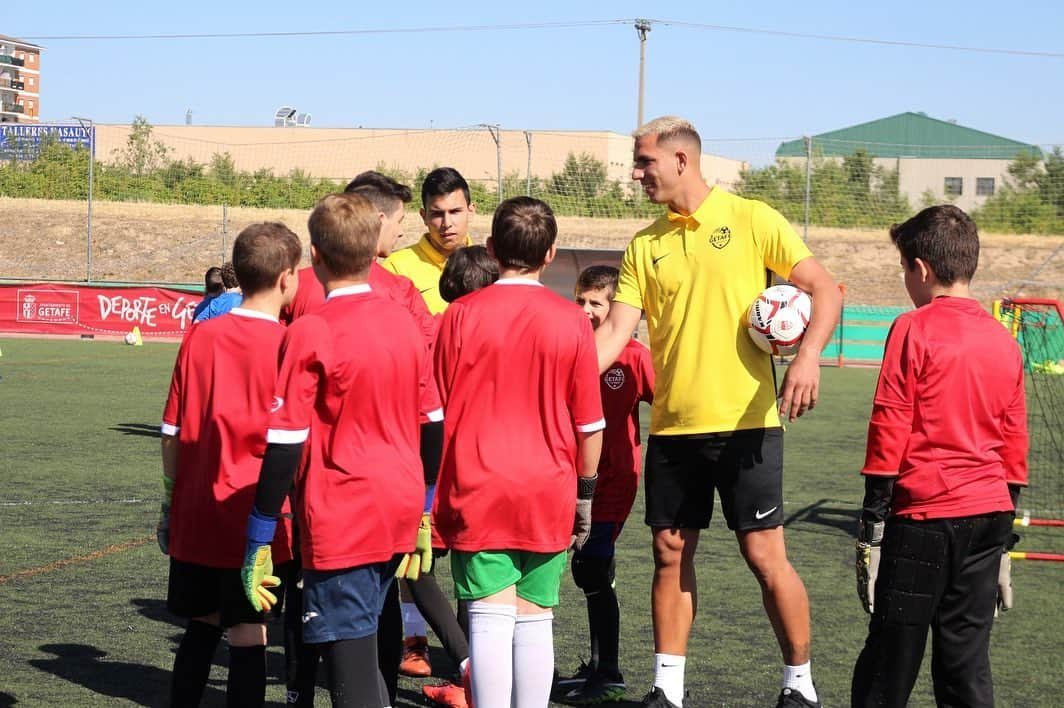 ジョエル・ロブレスさんのインスタグラム写真 - (ジョエル・ロブレスInstagram)「. ⚽️ GETAFE SPORT ⚽️ . Únete a nuestro nuevo proyecto!!! @getafesport . . 💻 getafesport.com . #comienzaunsueño #getafesport #sportgetafe #formacion #ilusion #trabajo #nike #joelrobles #getafe」6月25日 20時57分 - joelrb1