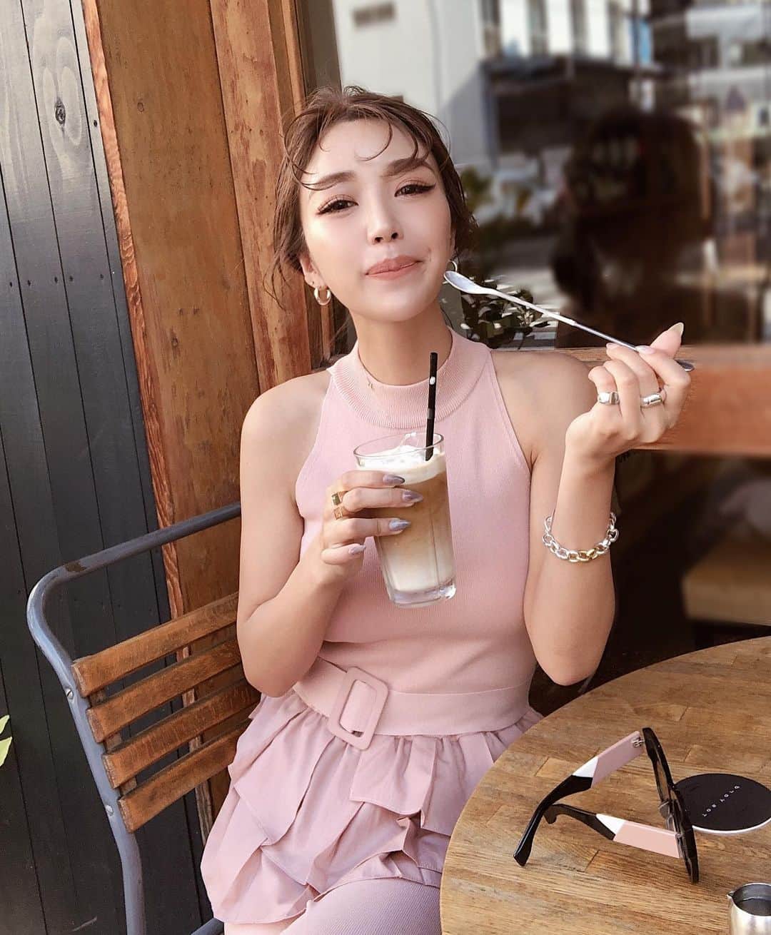 梯真奈美さんのインスタグラム写真 - (梯真奈美Instagram)「今日もいい天気で気持ちよかったな〜♡ cafeでひといき☕️🥐 #cafe #eimyistoire」6月25日 21時12分 - official_manami