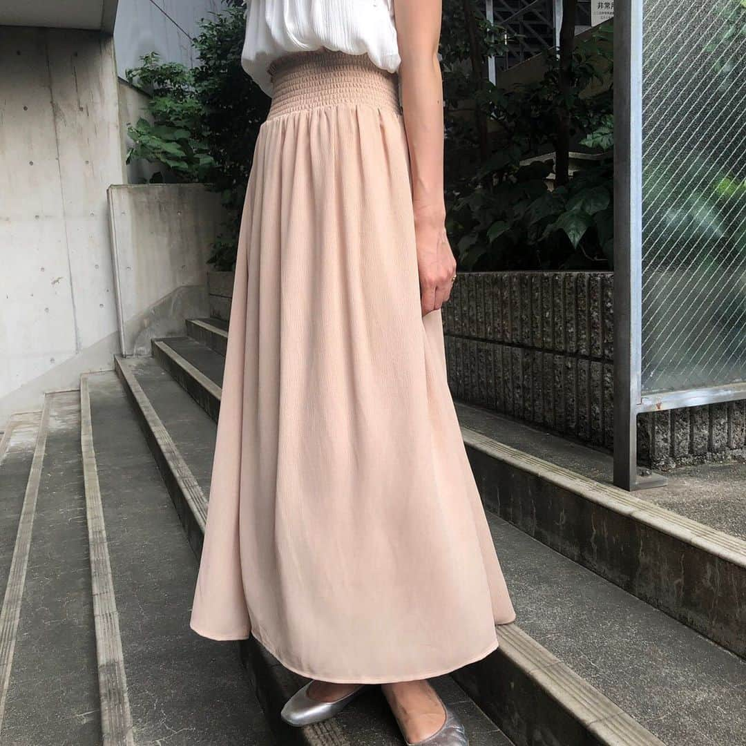 flower OFFICIAL WEB STOREさんのインスタグラム写真 - (flower OFFICIAL WEB STOREInstagram)「coordinate...❤️ . ✔️ garden blouse2 ☞【305060286】キーワード検索可能🔍💕 ✔️ shade maxi skirt ☞【305140291】キーワード検索可能🔍💕 …… 商品について等お気軽にコメント下さい＊ #flower #flowerwebshop #webshop  #通販サイト #ネットショッピング  #レディースファッション #love #girl #style #fashion #coordinate #shopping #tokyo  #lace #skirt #スカート」6月25日 21時08分 - flower_web