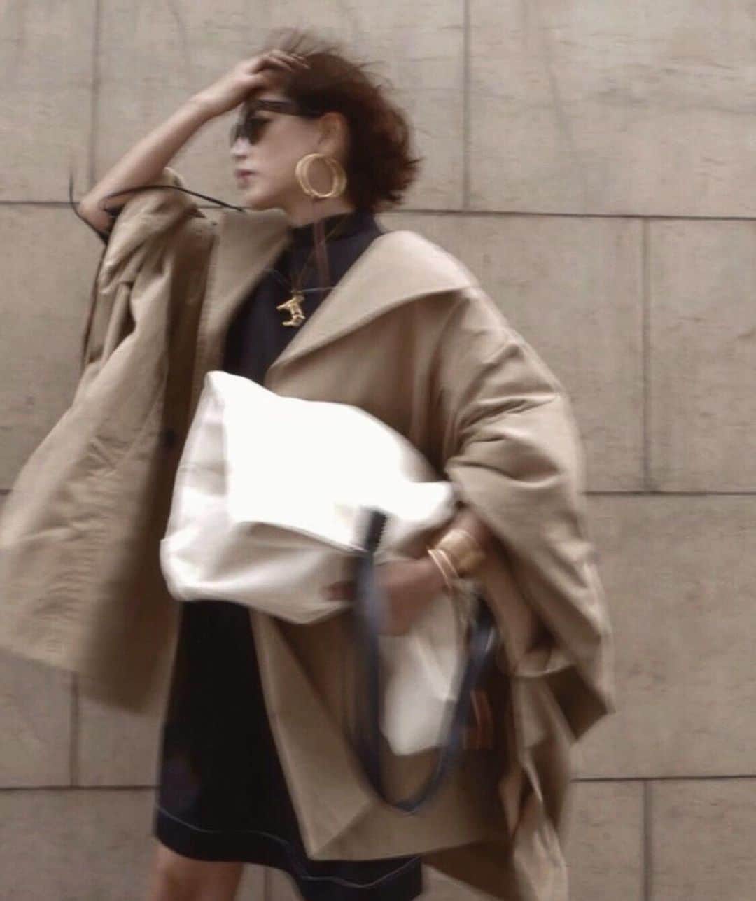 JUNNAのインスタグラム：「@etretokyo ZOZOTOWN店にて '19 AUTUMN WINTER " THE TAILORED NEUTRAL " 秋アイテムの先行予約会を開催致します。 ・ ・ ・ ＜先行受注会開催スケジュール＞ 6/28(金)0:00-6/30(日)23:59  オンラインストア、ルミネ新宿店、ルクア大阪店にて ご予約を承ったアイテムが対象となります。 @etretokyo_store  アカウントIGTVでは ご予約アイテムの動画を公開中です。  秋の人気アイテムを確実に手に入る先行予約、 ラストチャンスですのでお見逃しなく！！ ⚠️ご予約数には限りがございます。 上限に達し次第終了とさせていただきます。 #etretokyo #2019ETREaw #156cm  #エトレコート #エトレニット」