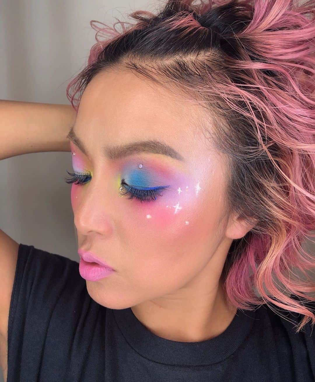 Nazukiのインスタグラム：「Art Make💄💋 アー写撮影の時に、 @wmwmarianu にしてもらいました‼️ すごーい👏🏻👏🏻👏🏻 今日も撮影したのでストーリー見てね✌🏻 #hairmake #artmakeup #shooting #photo #ヘアメイク #アートメイク  #撮影」
