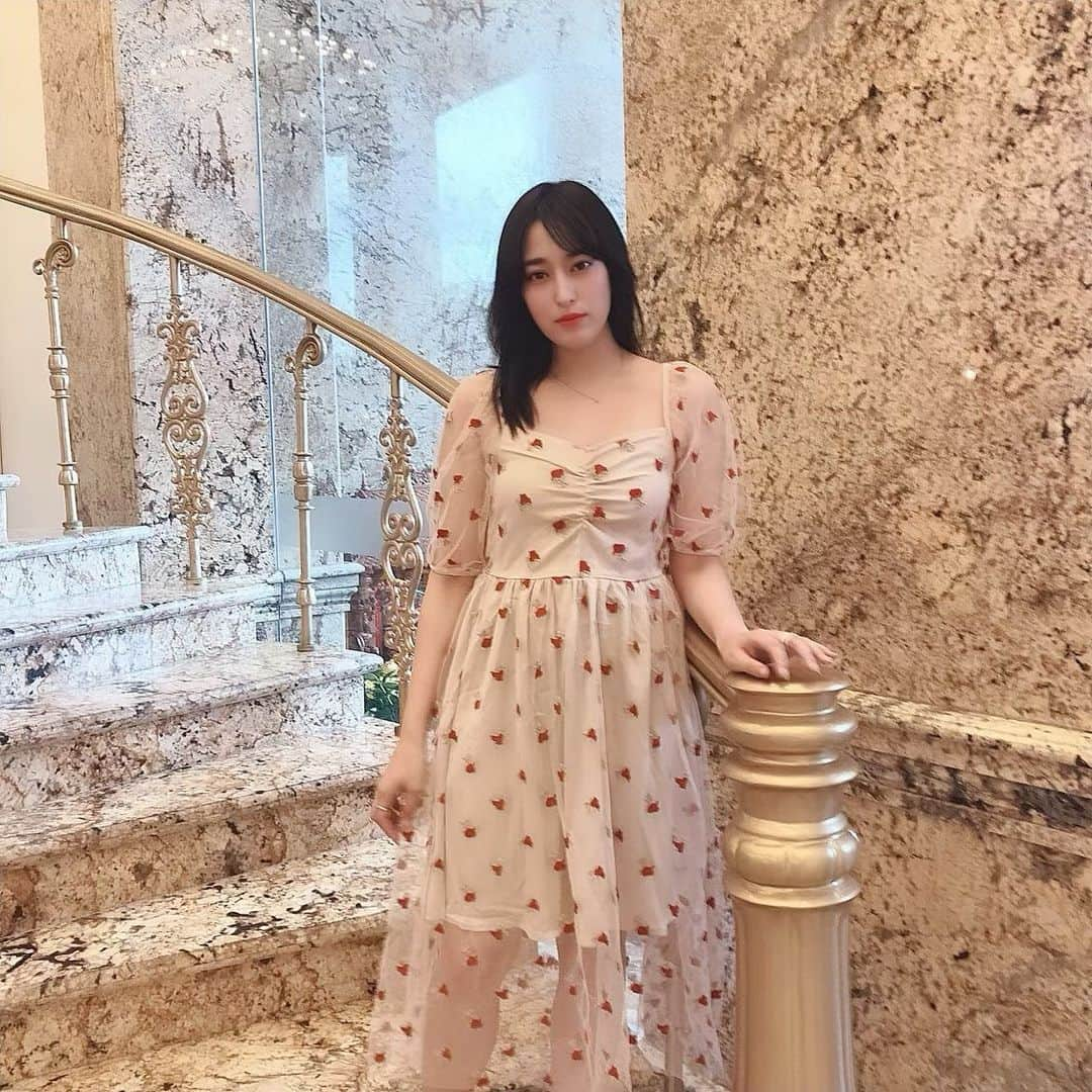 平田梨奈さんのインスタグラム写真 - (平田梨奈Instagram)「珍しくかわいい系統のワンピース💓 @lilyboutique_official  #danang #danangtrip #ダナン #ベトナム #女子旅 #旅行 #海外 #vietnam #ベトナム旅行 #ベトナム観光 #ダナン観光 #リゾート #resort #ダナン女子旅  #hirafashion #monarquehotel #タビジョ」6月25日 21時39分 - hirari_official