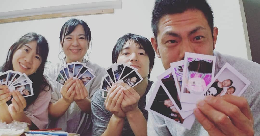 太田芳伸のインスタグラム：「そこまでーーーー―‼️ 皆さん『チェキ欲しい』が100件以上あったので❗  フォロワーさん限定ですが、前のインスタの『チェキ欲しい』とコメントしてくださった方の中から、30名様に僕のチェキプレゼントさせて頂きます✨😌✨ 本当に本当にたくさんのコメントありがとうございました🎵捨てずに済みました‼️(笑)  その抽選なんですが、今週末にまたインスタライブで発表させて頂きますので見てくださいねー✨」