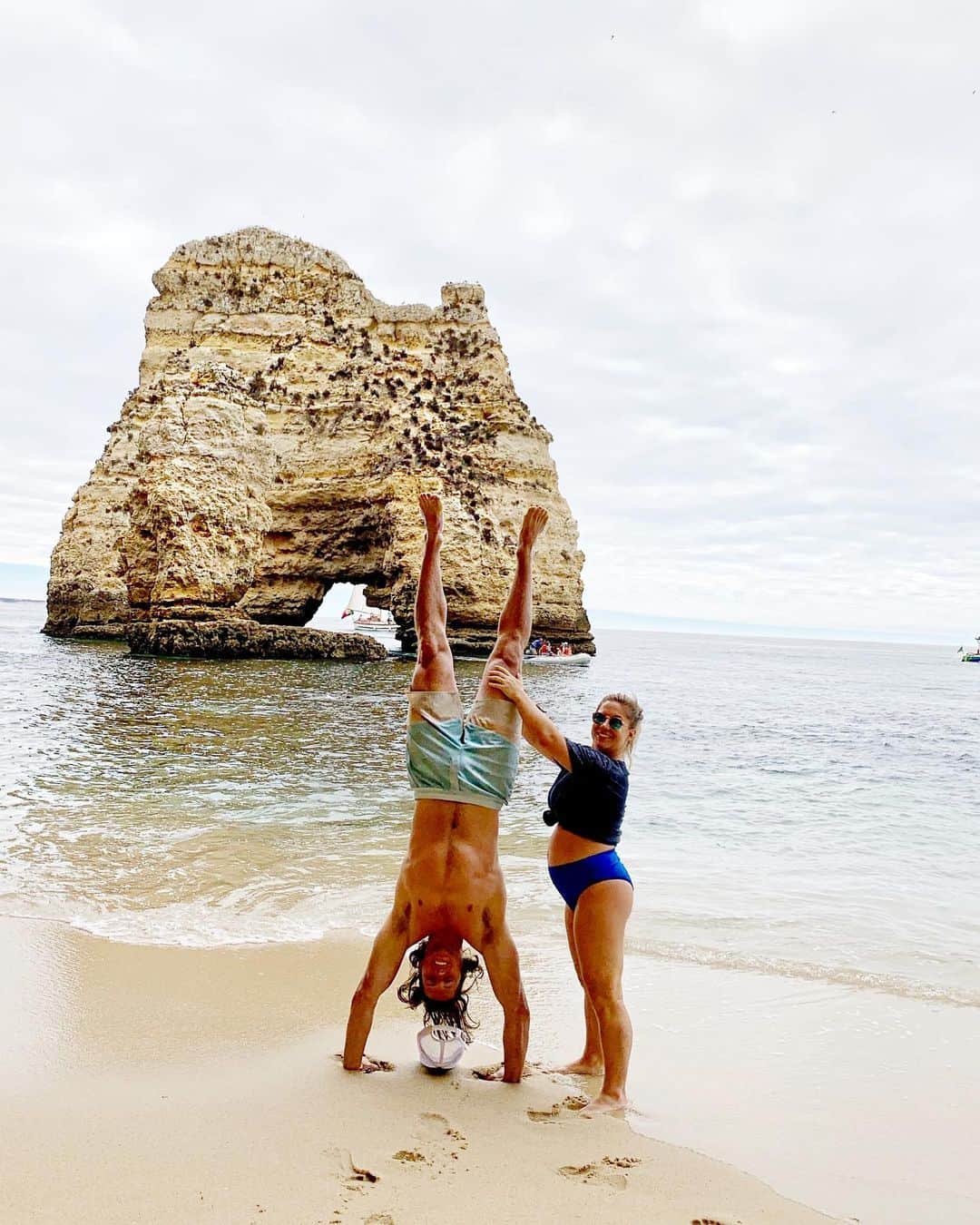 ショーン・ジョンソンさんのインスタグラム写真 - (ショーン・ジョンソンInstagram)「He’s doing the handstands for me these days hahaha #vacation #portugal」6月25日 21時32分 - shawnjohnson