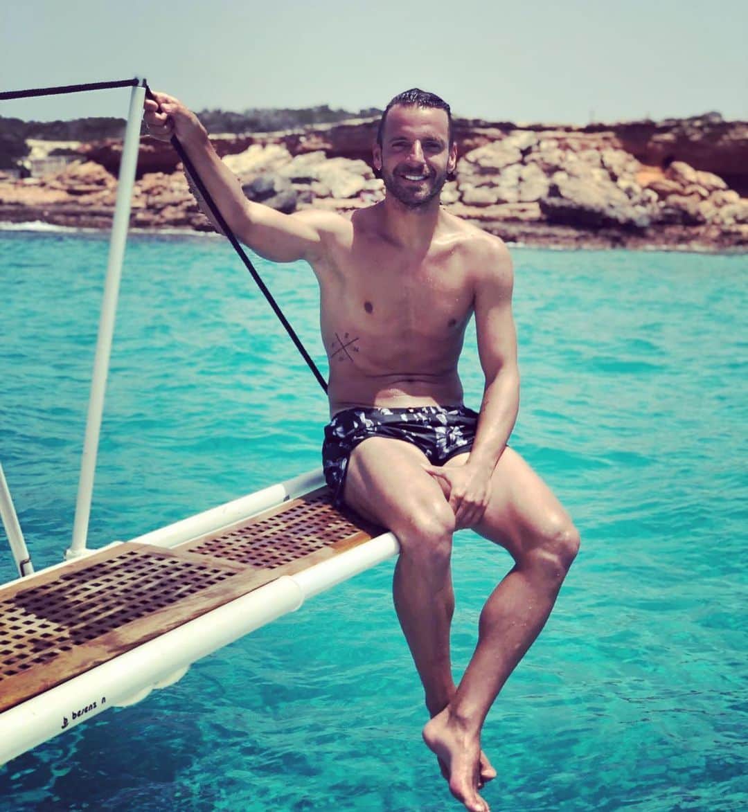 ロベルト・ソルダードのインスタグラム：「Happy holidays 😘」