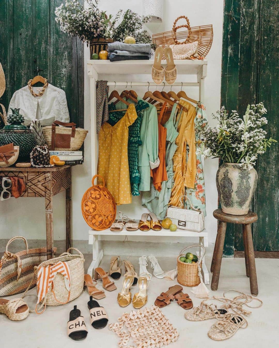 Collage Vintageさんのインスタグラム写真 - (Collage VintageInstagram)「Our Brazilian closet looking great in yellow and green colors 🇧🇷 @sincerelyjules @revolve #revolvearoundtheworld」6月25日 21時43分 - collagevintage