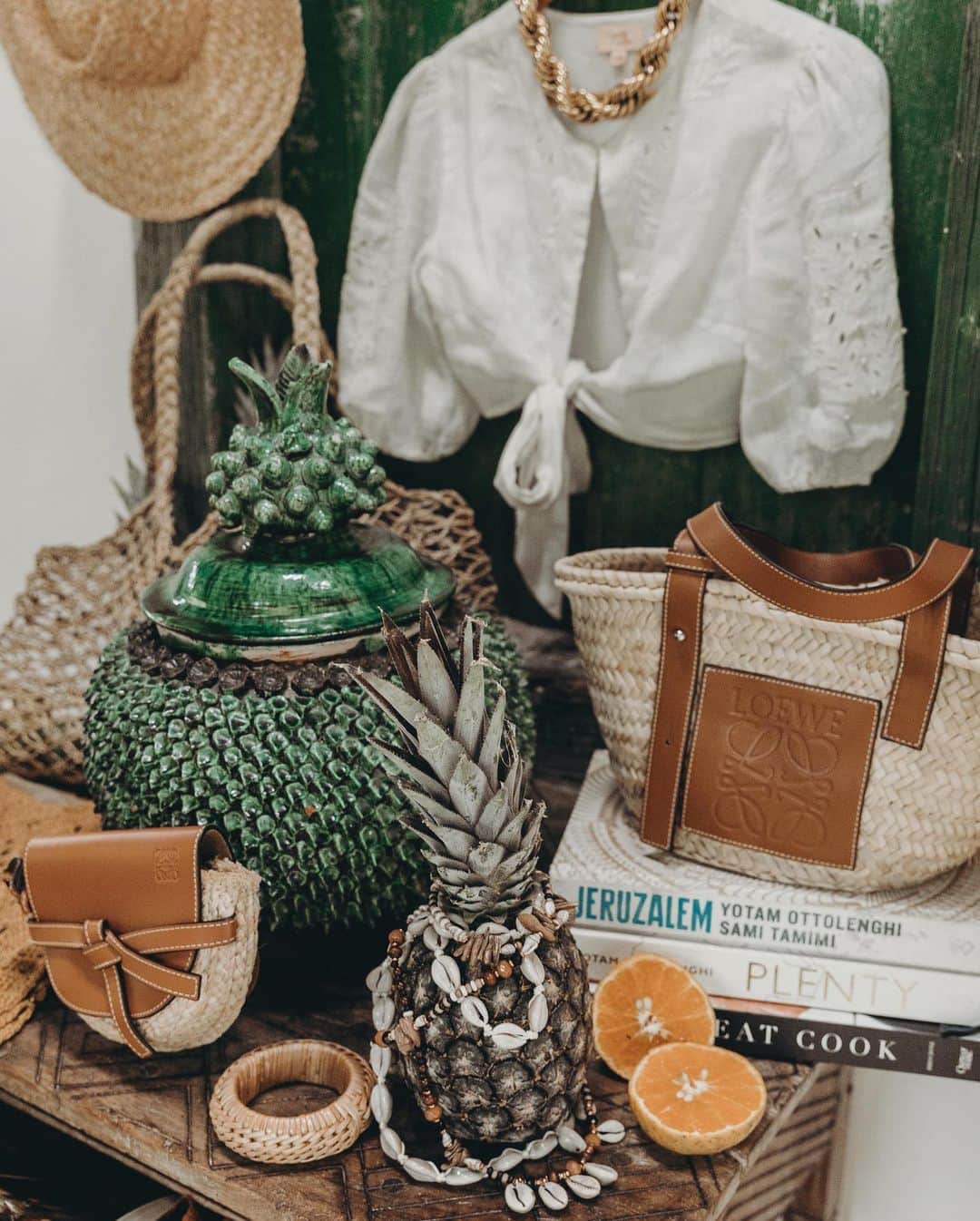 Collage Vintageさんのインスタグラム写真 - (Collage VintageInstagram)「Our Brazilian closet looking great in yellow and green colors 🇧🇷 @sincerelyjules @revolve #revolvearoundtheworld」6月25日 21時43分 - collagevintage
