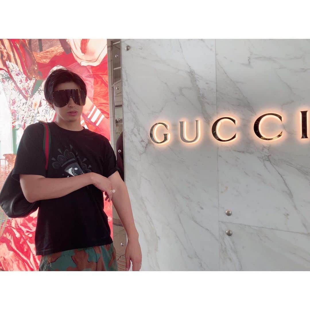 川崎希さんのインスタグラム写真 - (川崎希Instagram)「アレクの新しいサングラスGET🕶💓💓💓 ちょ〜でっかくて不思議なかんじなんだけど愛着湧いて買っちゃった🌟🌟🌟 #gucci #sunglasses」6月25日 21時51分 - kawasakinozomi