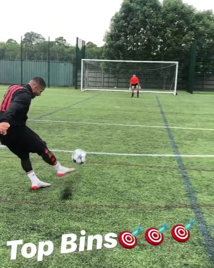 F2Freestylersのインスタグラム：「Them sweet strikes straight in the top bins 🔝🚀 Keeper no chance 🙅🏽‍♂️」