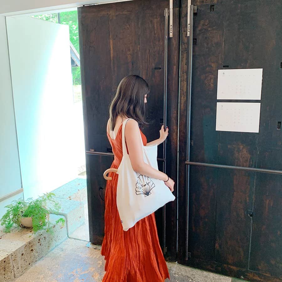 のインスタグラム：「今日は益子焼と笠間焼を買いに栃木県まで。 とても素敵な器がありすぎて、全然時間が足りなかった。。✨ . まだまだ欲しい器がたくさんあるので少しずつ揃えていきたいです。 はやく使いたいなぁ。 . #益子焼#笠間焼#うつわ#うつわ好き#器#ようこそ我が家へ」
