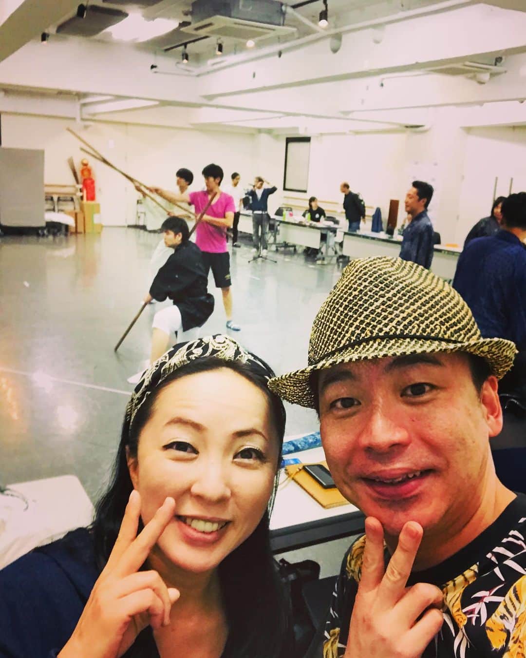 のインスタグラム：「市川由紀乃さん、大阪新歌舞伎座‼️特別公演の立ち稽古よ〜😬💪💪 仲良し 坂本冬休みちゃんと 歌謡ショーゲスト出演で盛り上げます〜😃✌️✌️ 是非、皆様のお越しをお待ちしてます🙇‍♀️💕💕💕💕💕💕💕💕💕 #市川由紀乃 #大阪新歌舞伎座  #7月特別公演 #美川憲二 #坂本冬休み #ゲスト出演」